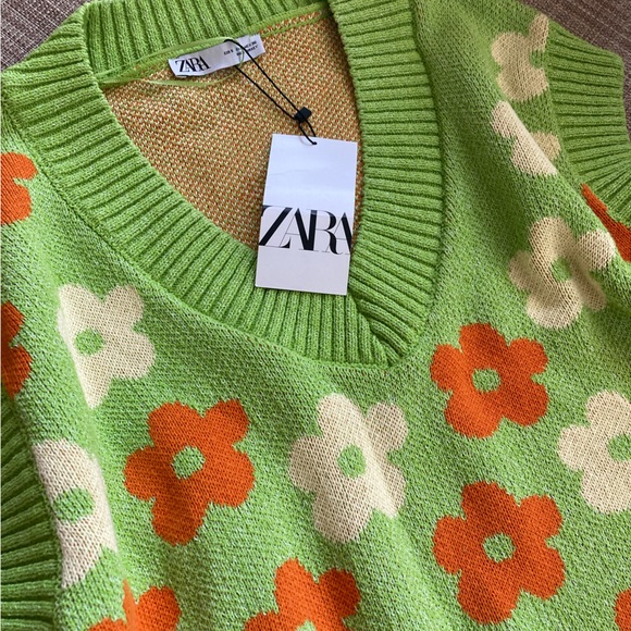Zara Floral Vest - Picture 3 of 3